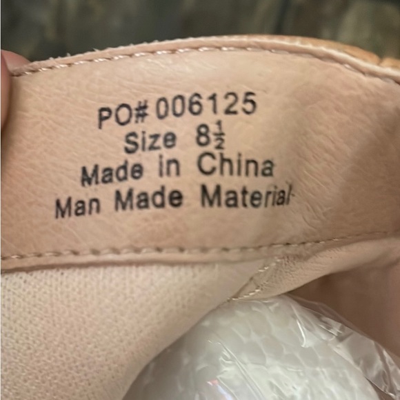 Journee Collection Haylinn Tan Zip up bootie- Tru Comfort Foam Insole- size 8.5 - Picture 13 of 13